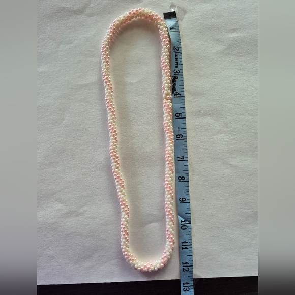 Elegant Pink and White Beaded Necklace - Picture 2 of 5